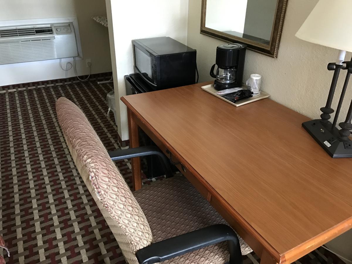 Millville Motorsports Inn And Suites Экстерьер фото