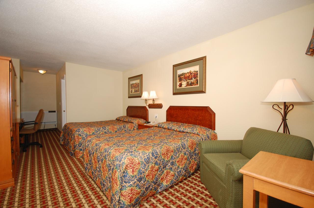 Millville Motorsports Inn And Suites Экстерьер фото