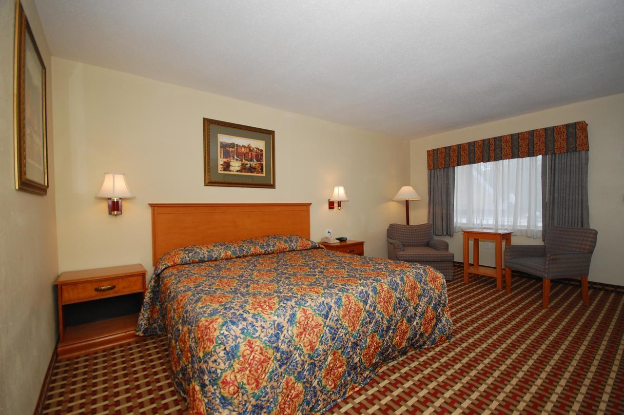 Millville Motorsports Inn And Suites Экстерьер фото