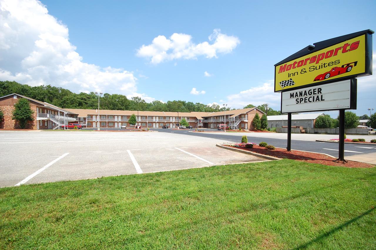 Millville Motorsports Inn And Suites Экстерьер фото